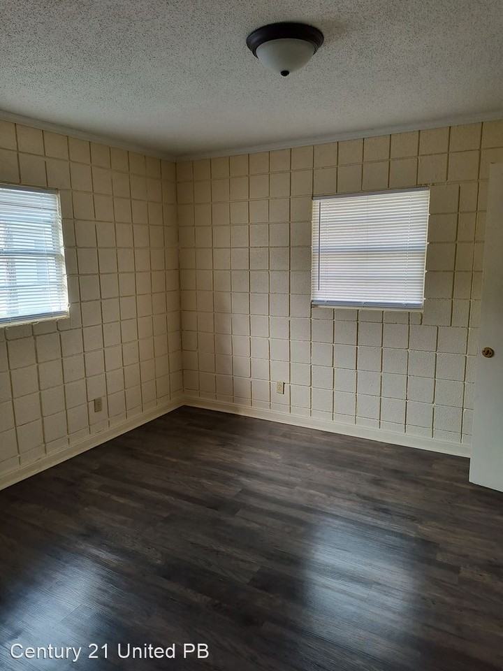 3010 S Holly St - Photo 3 of 8