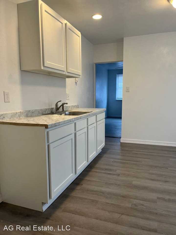 517 3rd Avenue 2 Units - Photo 2 of 10