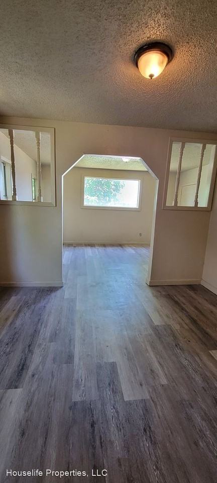 2501 Midway St - Photo 3 of 14