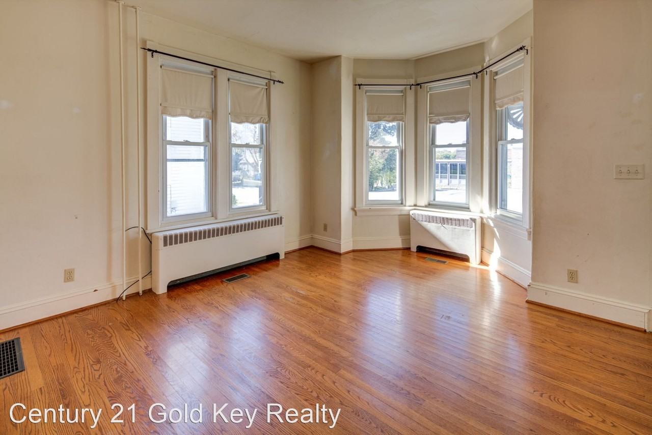 121 S Queen St - Photo 2 of 16