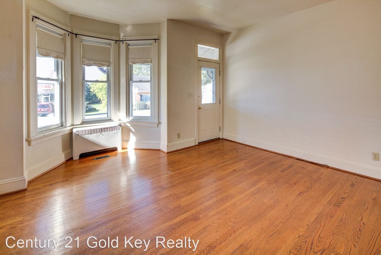 121 S Queen St - Photo 3 of 16
