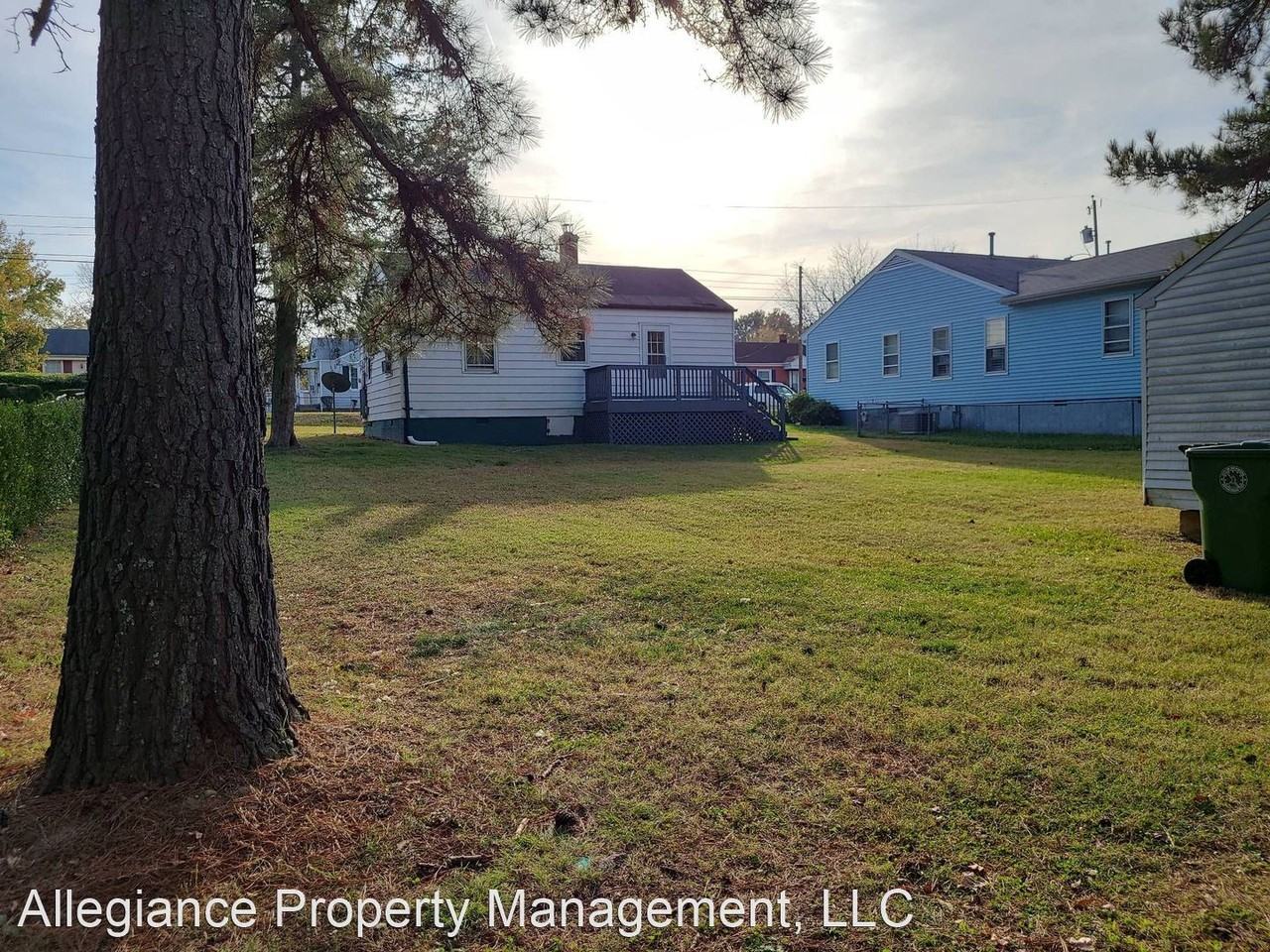 512 Maggie Walker Ave - Photo 3 of 21