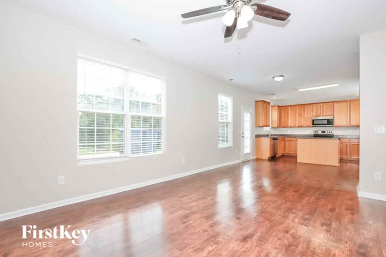 1907 Newcomb Dr - Photo 2 of 11