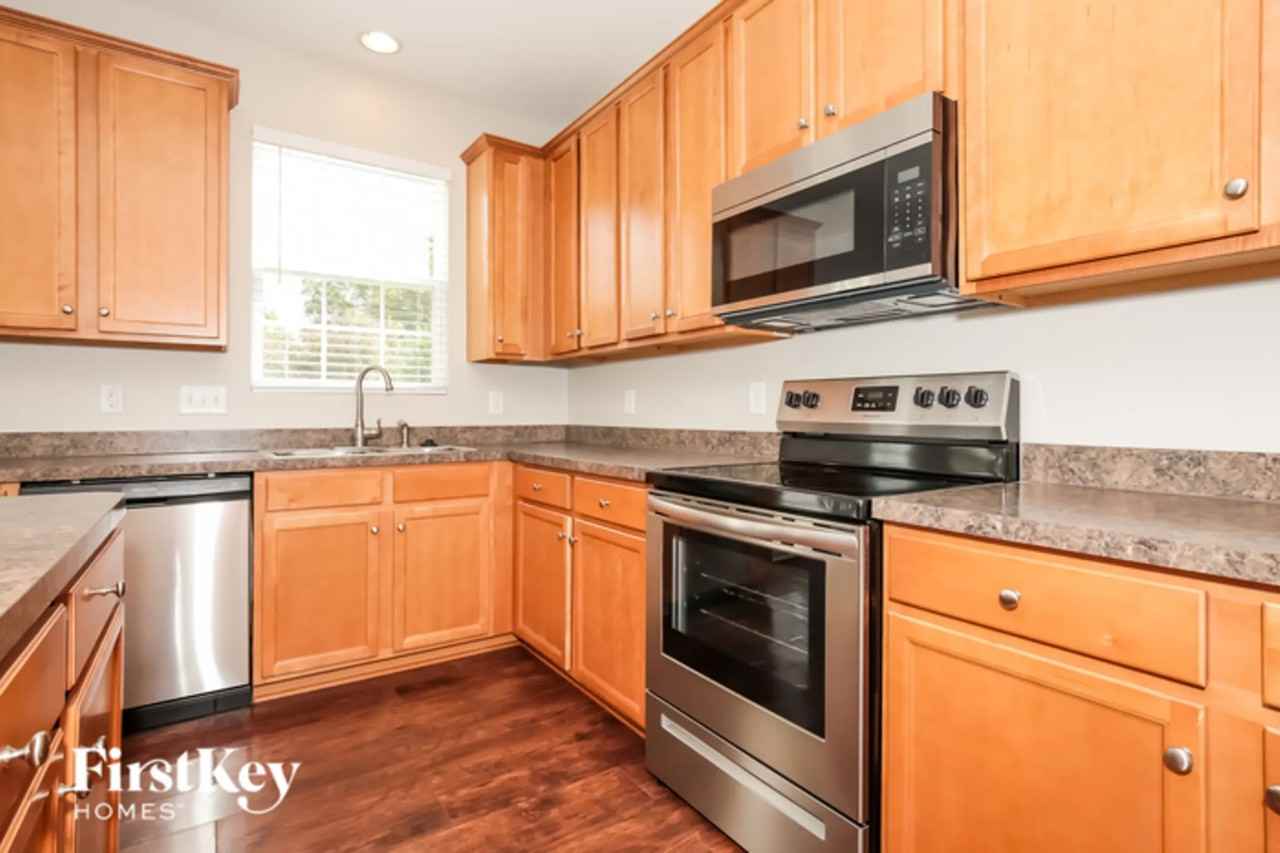 1907 Newcomb Dr - Photo 3 of 11