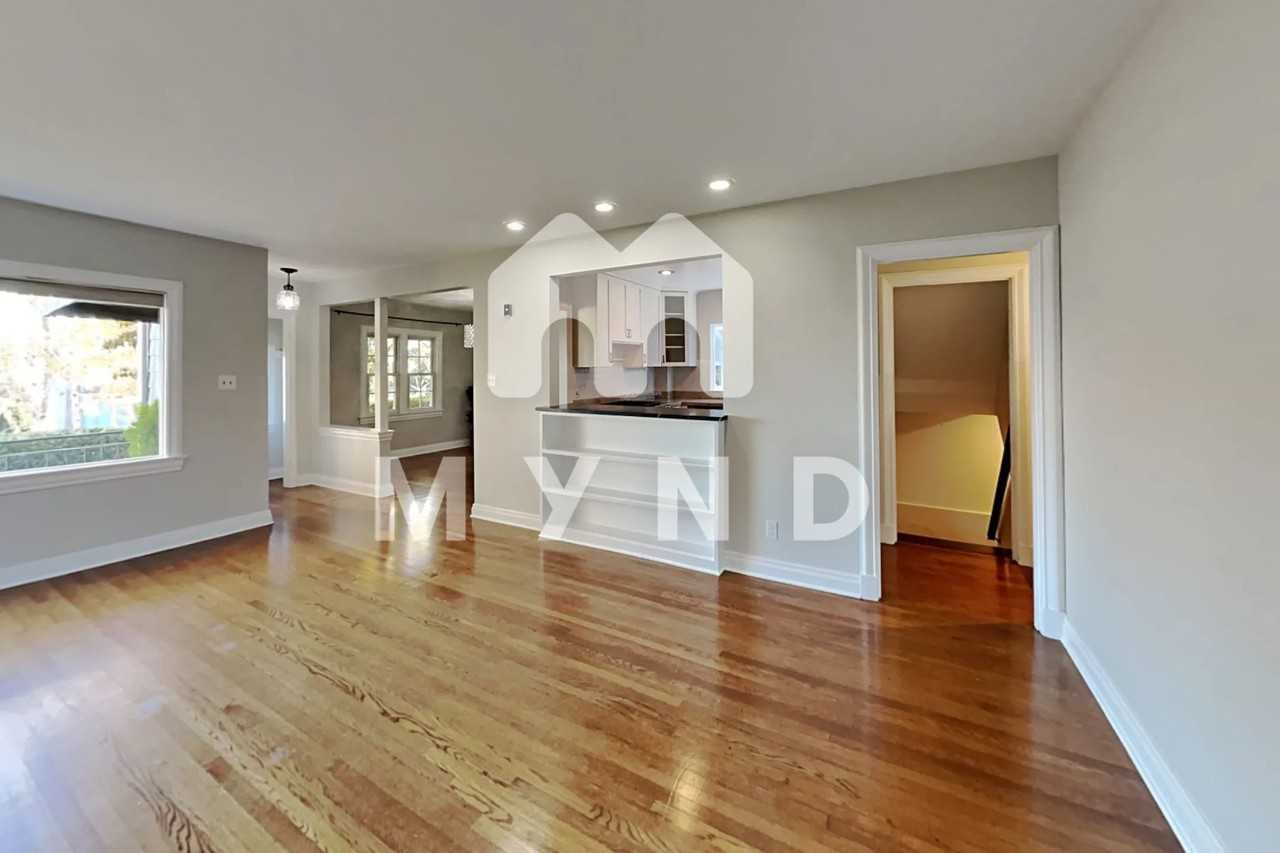 2549 Warren Ave N - Photo 2 of 34