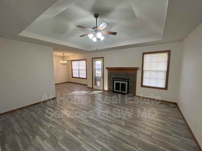 105 Pebble Creek Ln - Photo 2 of 11