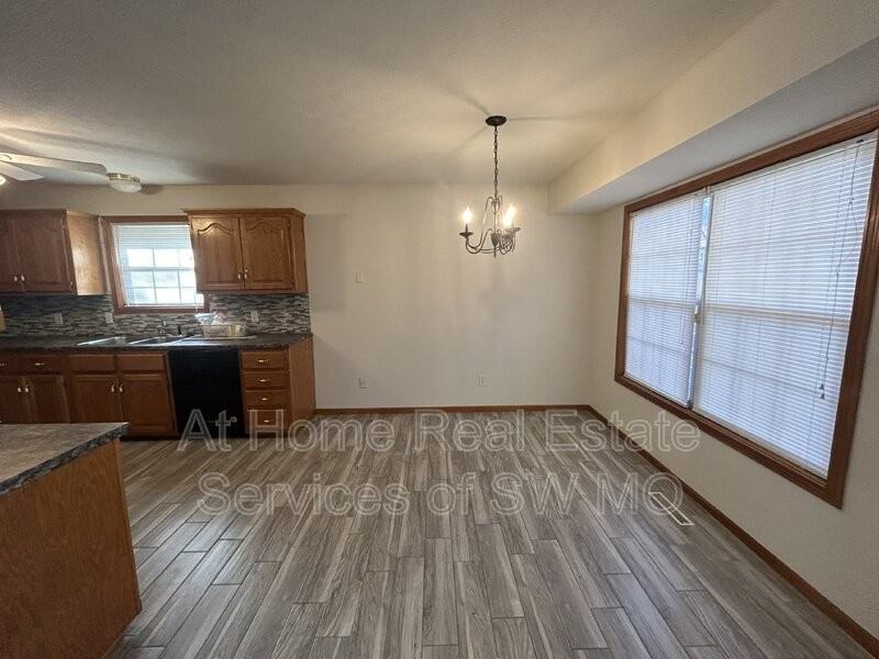 105 Pebble Creek Ln - Photo 3 of 11