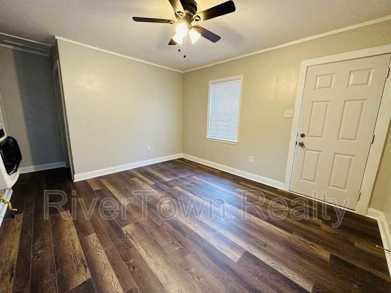 802 Baltimore St - Photo 2 of 9