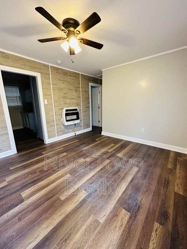 802 Baltimore St - Photo 3 of 9