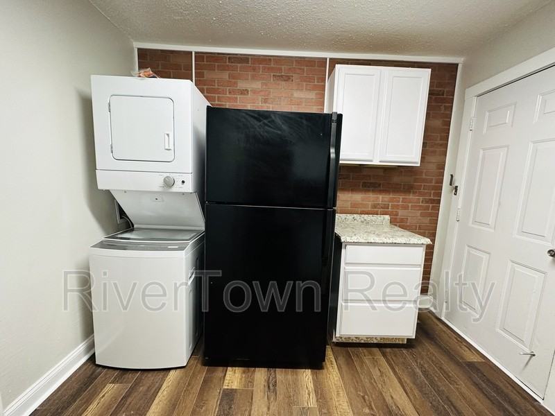 802 Baltimore St - Photo 6 of 9