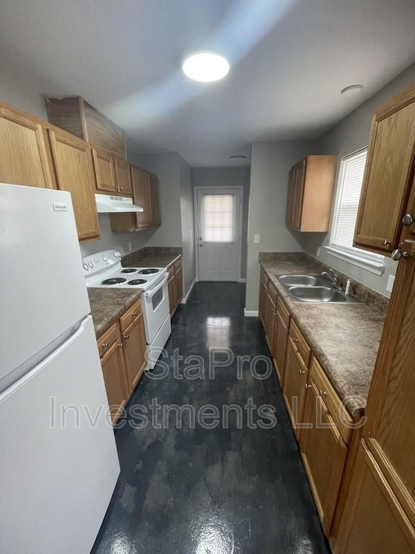 524 Jordan Cir - Photo 3 of 12