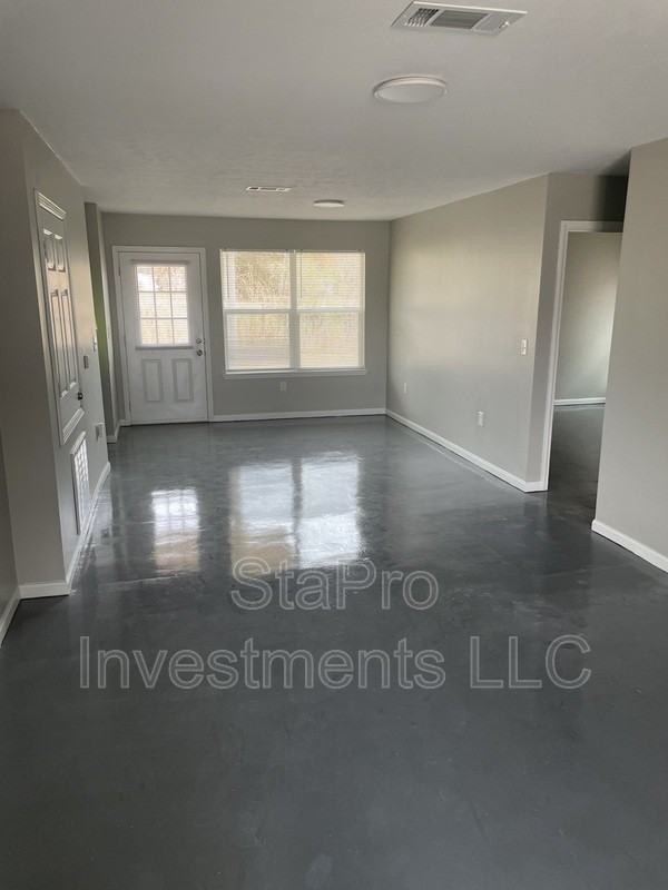 526 Jordan Cir - Photo 3 of 10