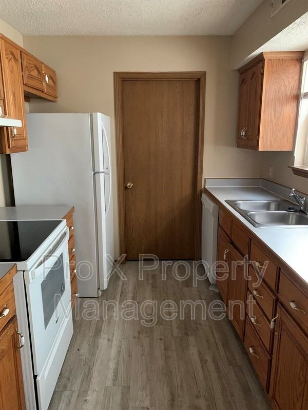 1507 S Case St - Photo 3 of 7
