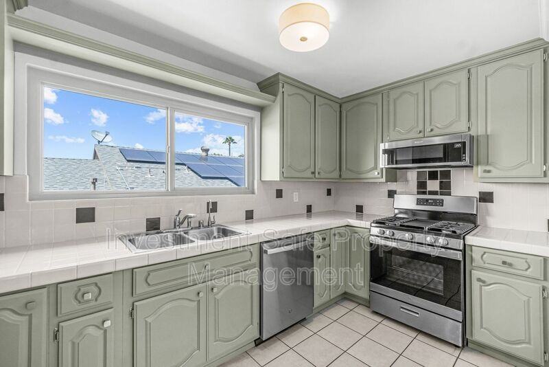 2451 Balboa Vista Dr - Photo 2 of 24