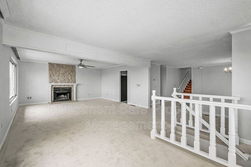2451 Balboa Vista Dr - Photo 3 of 24
