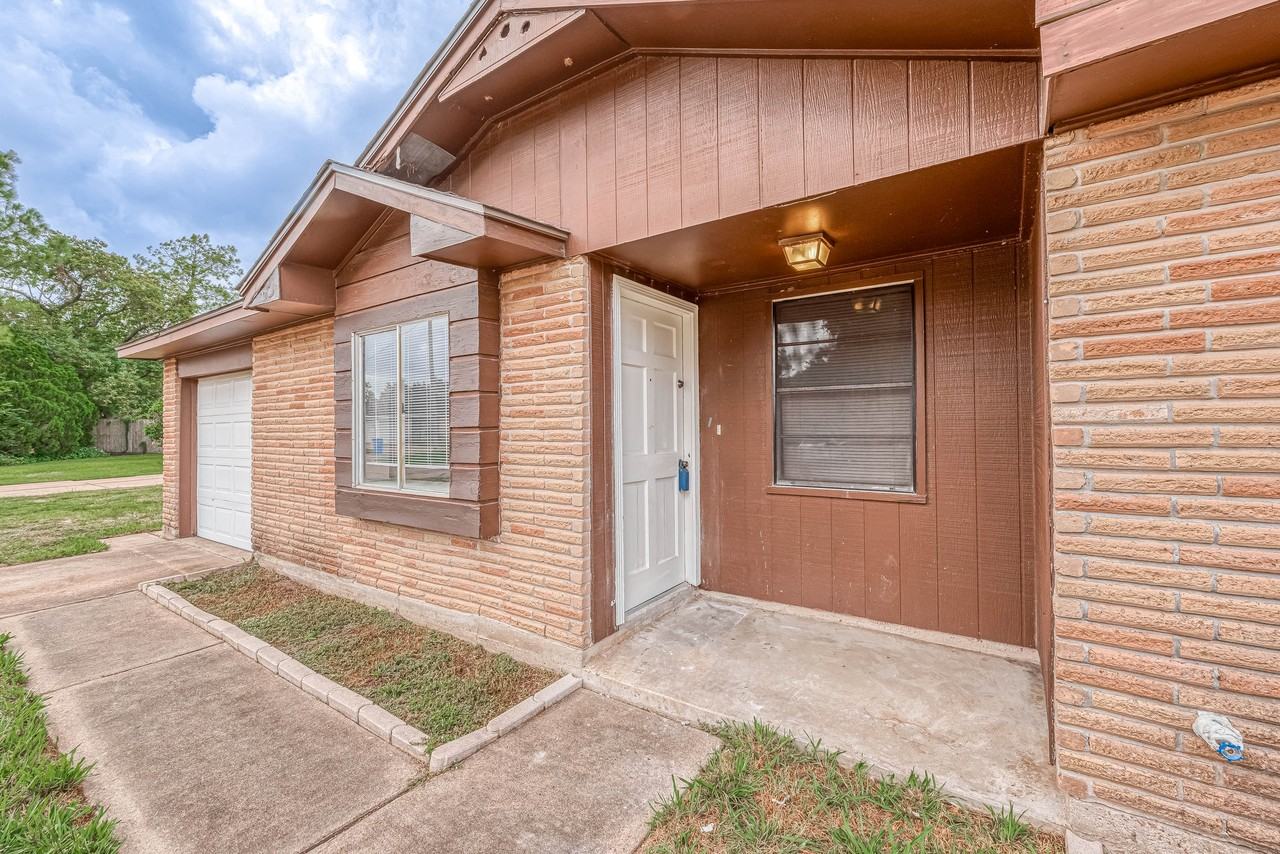 802 E Stadium Ct - Photo 3 of 24