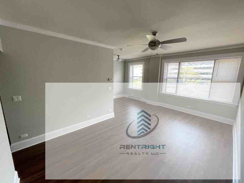 817 W Lakeside Pl #510 - Photo 2 of 20