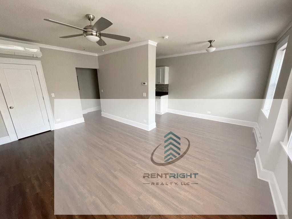 817 W Lakeside Pl #510 - Photo 3 of 20