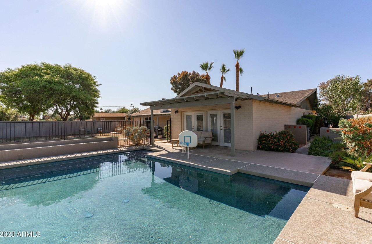 332 East Geneva Drive - Photo 3 of 22