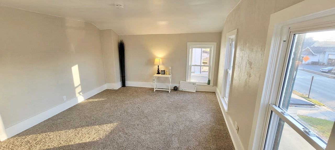 202 N Main St - Photo 2 of 17