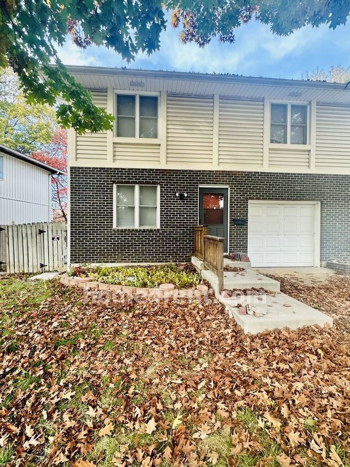 9748 Hadley Dr - Photo 2 of 35