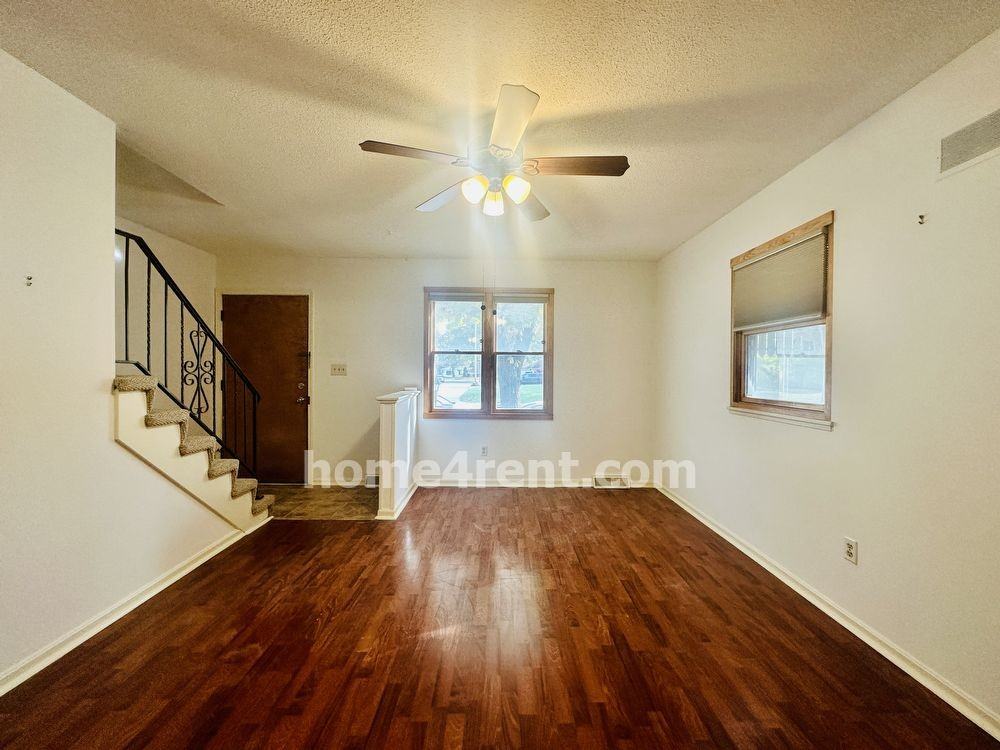 9748 Hadley Dr - Photo 3 of 35