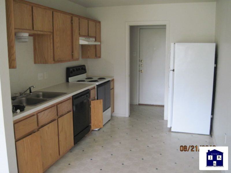 704 N 4th St - Photo 3 of 30