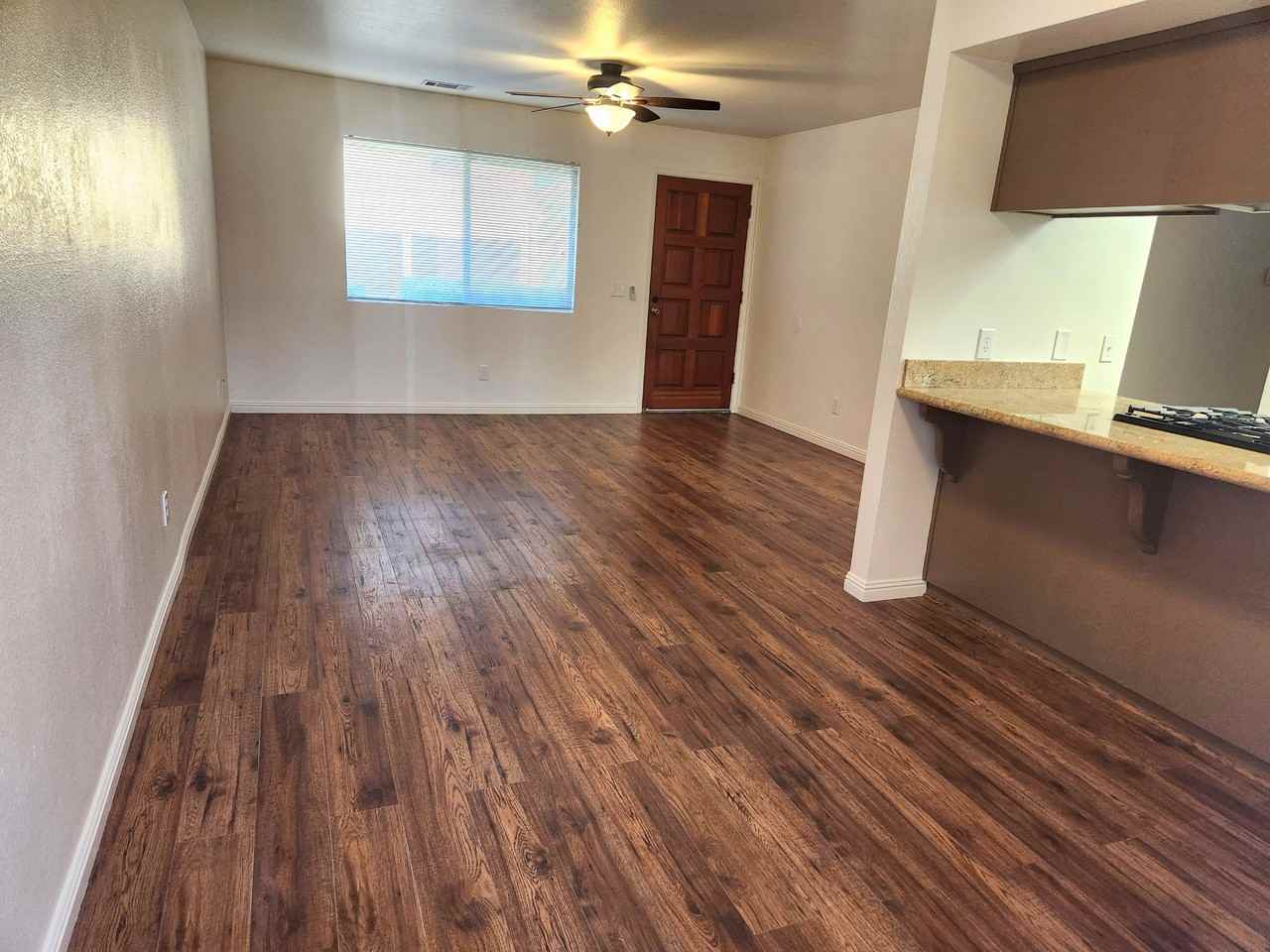 404 24th St #B - Photo 3 of 11