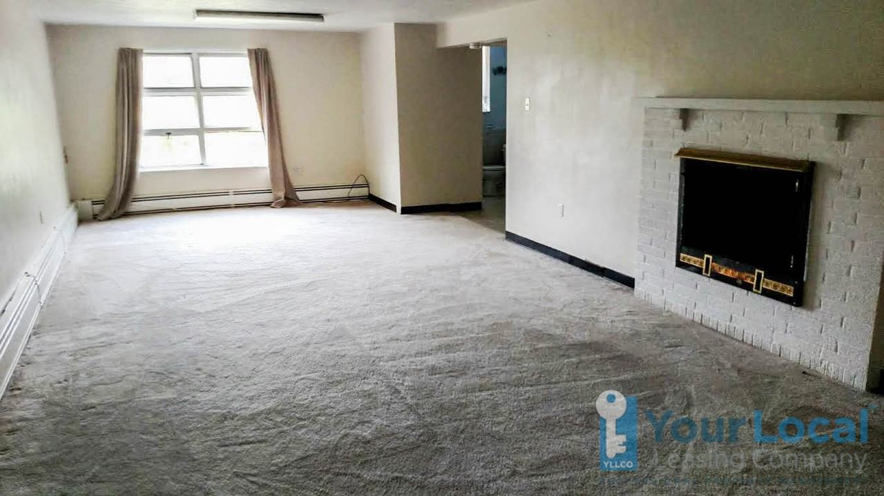 1122 Greenlawn Drive - Photo 3 of 9