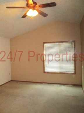 931 Mountain View Ln - Photo 2 of 4