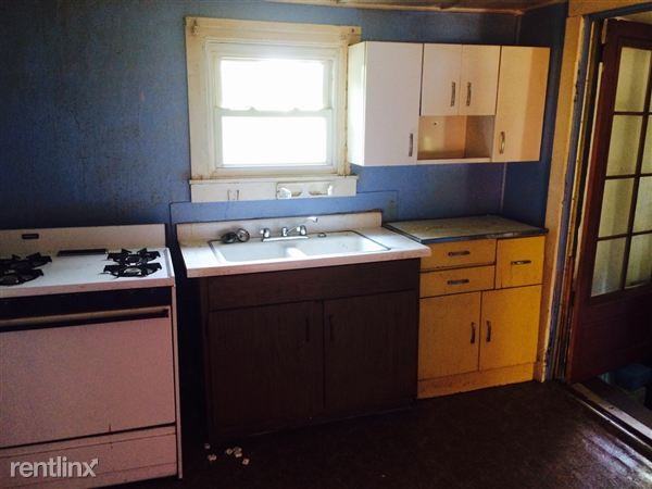 1315 Guthrie St - Photo 2 of 10