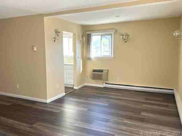 1166 Hope Unit# 4 ##4 - Photo 3 of 32