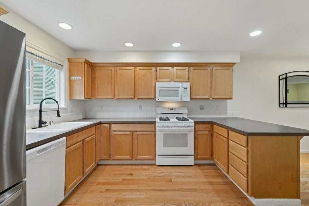 11718 Greenwood Ave N - Photo 2 of 19