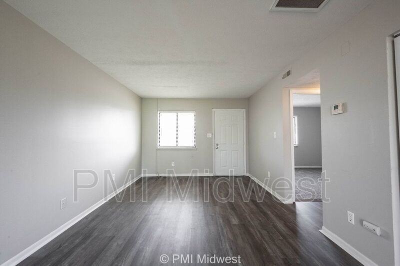 2969 Oxford Ln - Photo 3 of 21