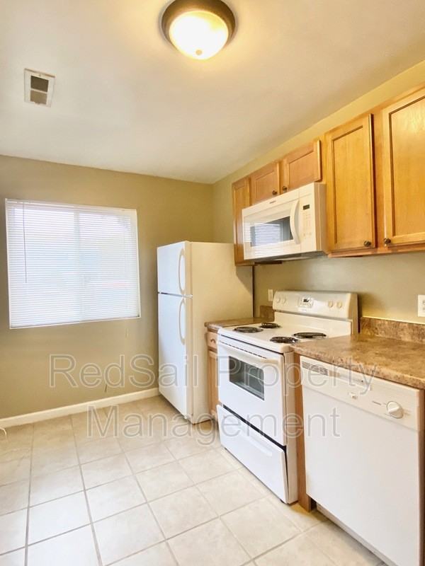 151 Jenness Ln #I - Photo 4 of 15