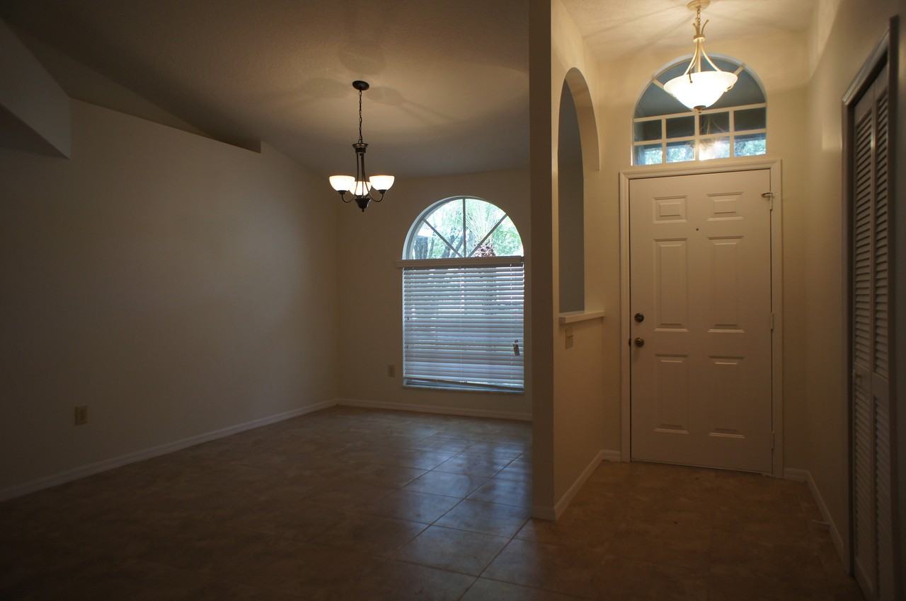 2341 Tioga Dr - Photo 3 of 20