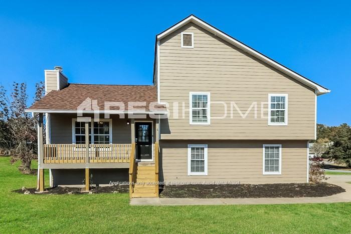 6 Leisure Ct - Photo 3 of 16