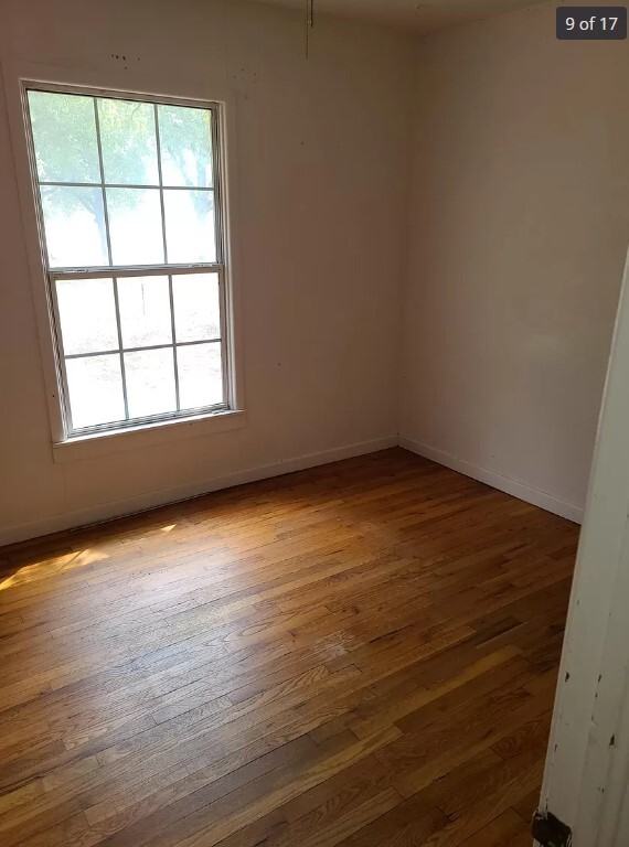 401 Mockingbird Ln - Photo 3 of 25