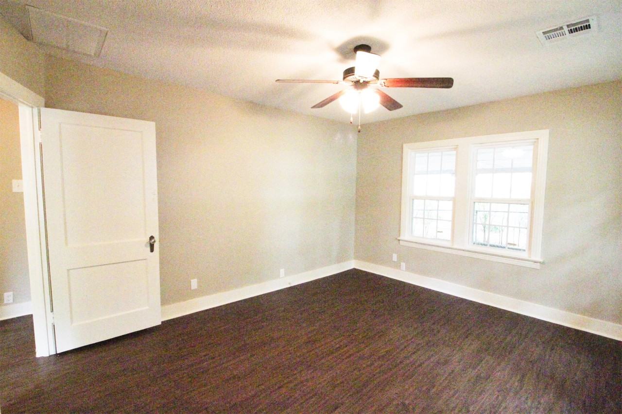 1453 N 35th St #1 - Photo 4 of 16