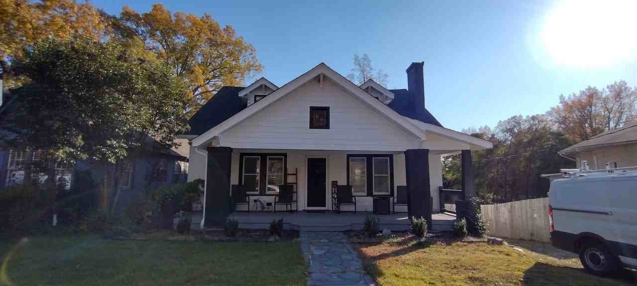 404 Formosa Ave - Photo 2 of 18