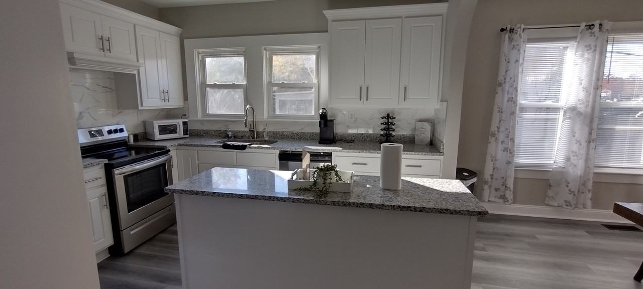 404 Formosa Ave - Photo 6 of 18