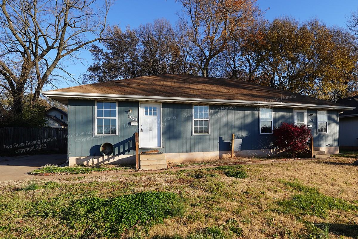 1645 E Chestnut St 1, Springfield, MO 65802 2 Bedroom House for 895