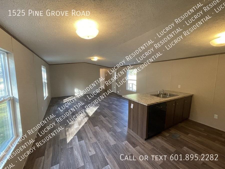 1525 Pine Grove Rd - Photo 3 of 15