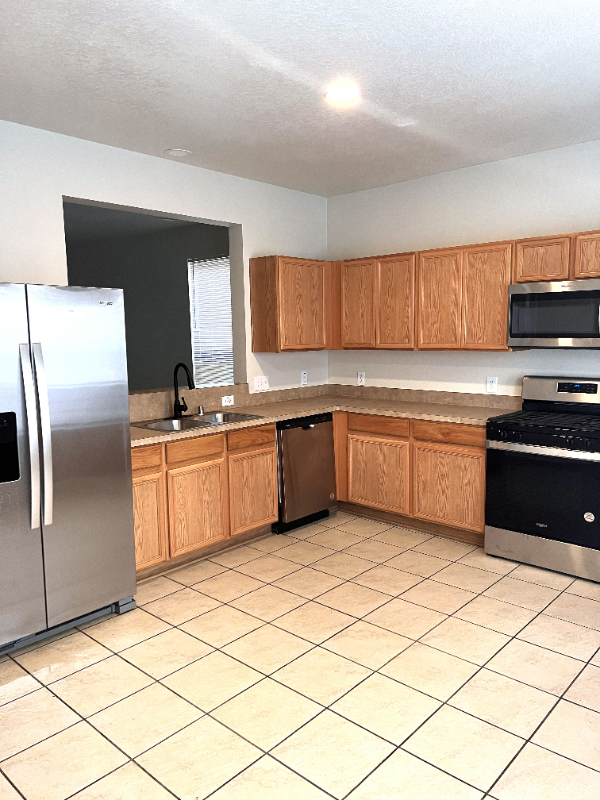 23814 Single Oak St - Photo 3 of 11