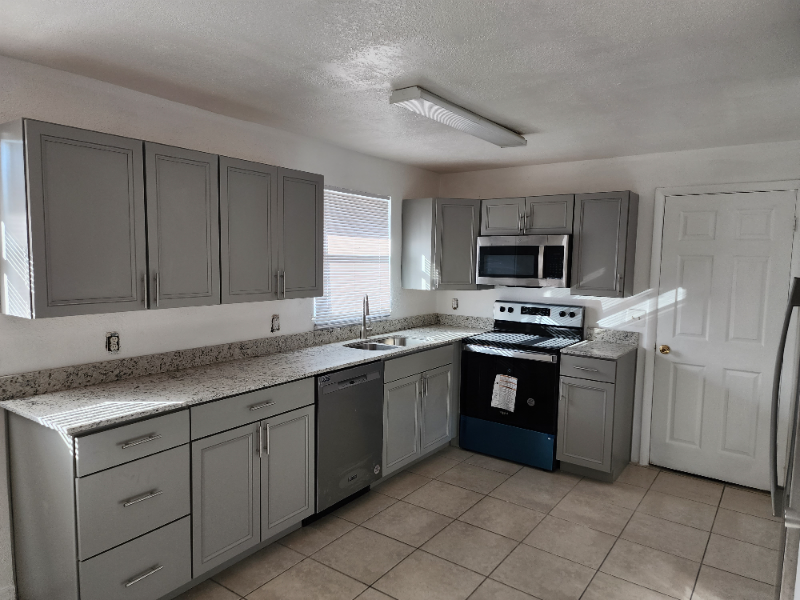 118 Anderson Ave - Photo 3 of 12