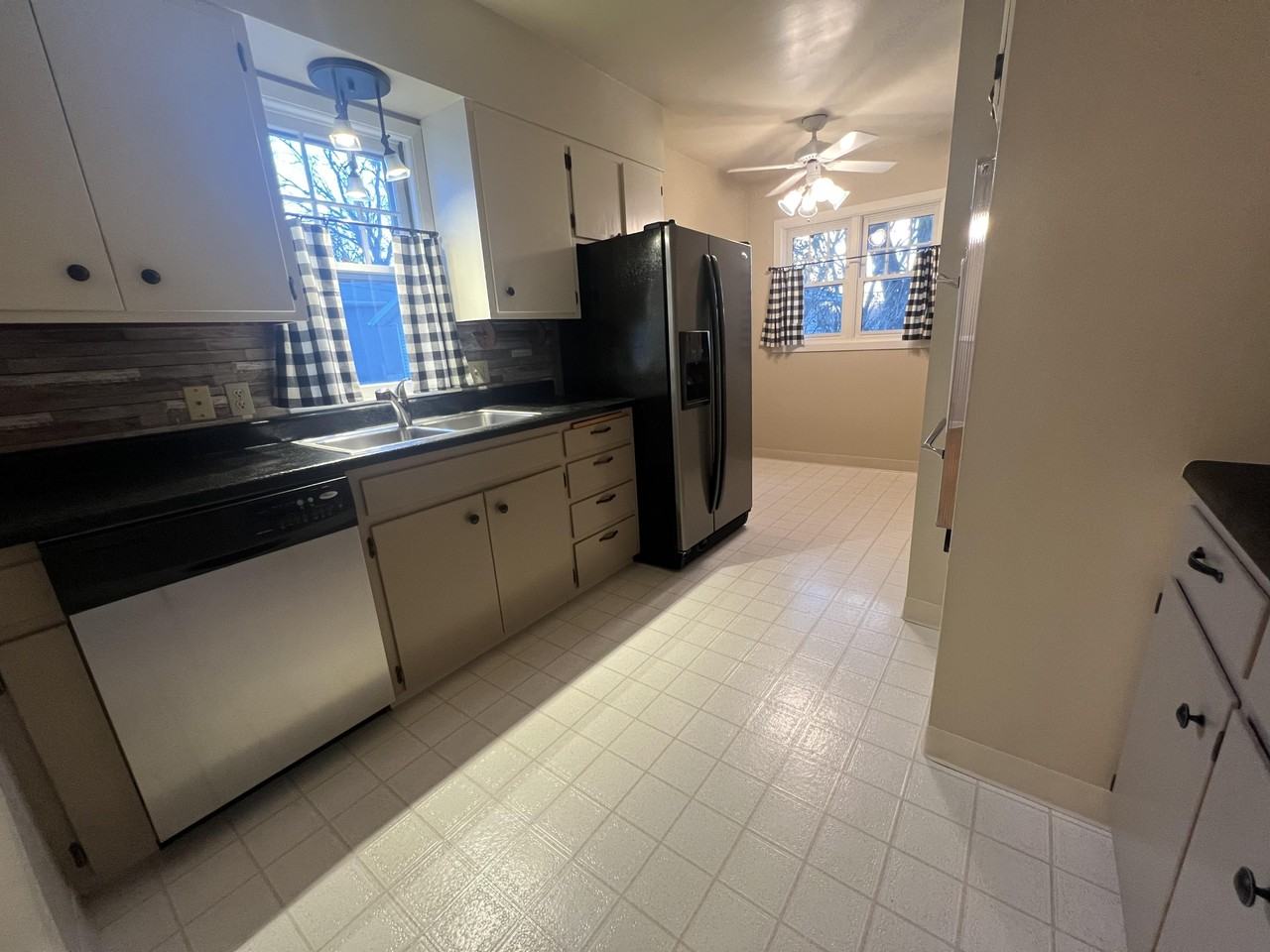 1401 W 28th St #NA - Photo 3 of 34