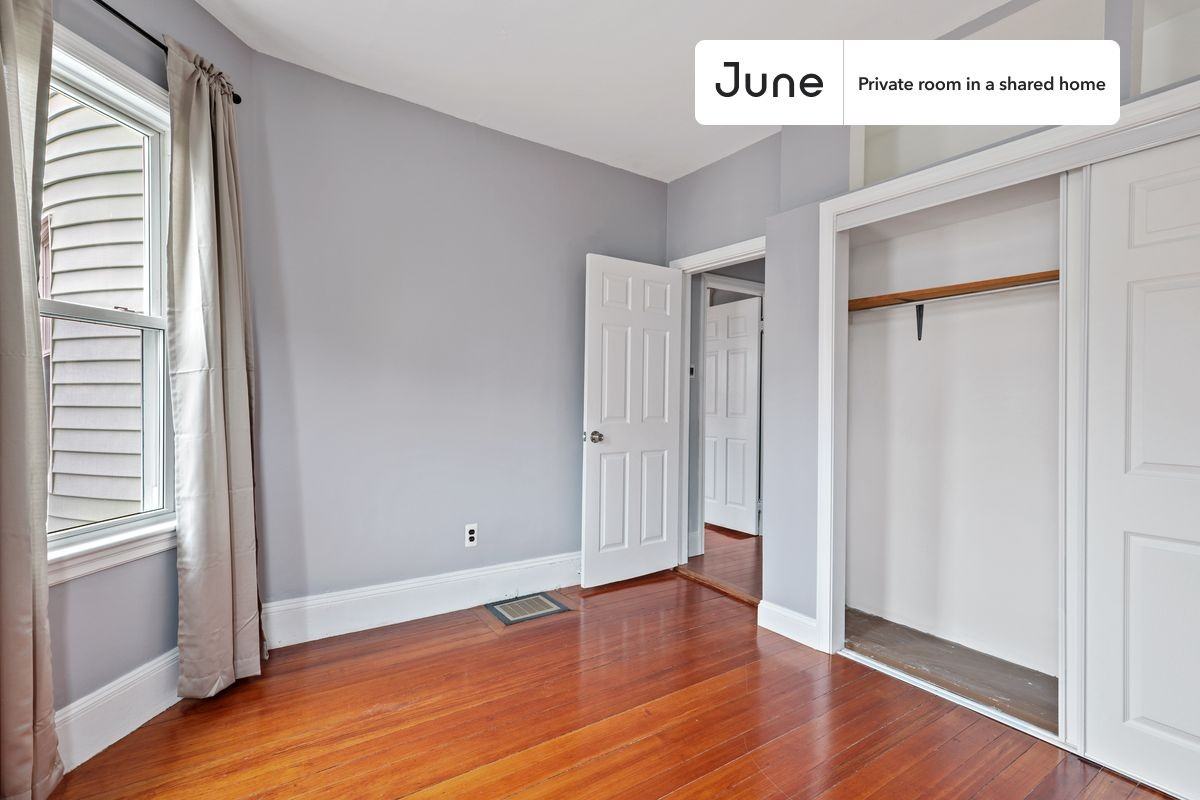 368 Park St #A - Photo 4 of 13