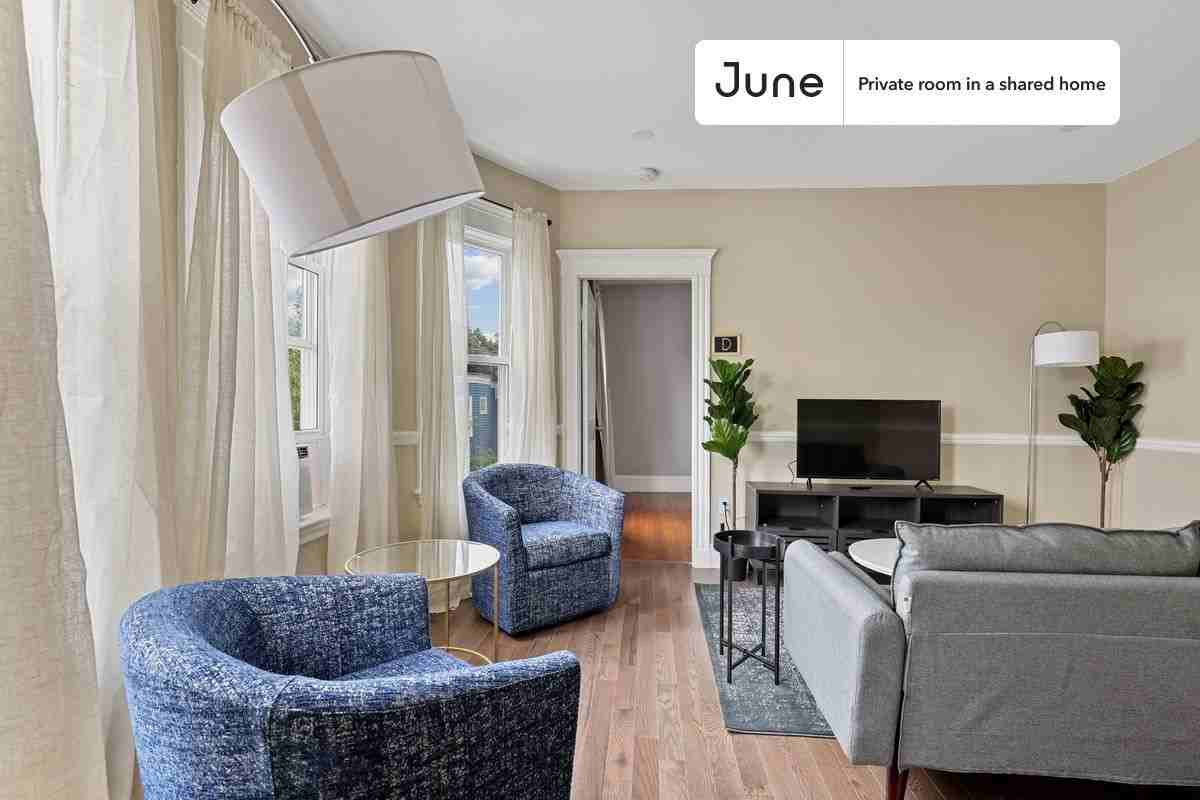 368 Park St #B - Photo 2 of 11