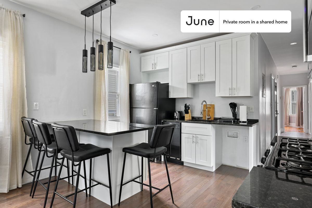 368 Park St #B - Photo 4 of 11