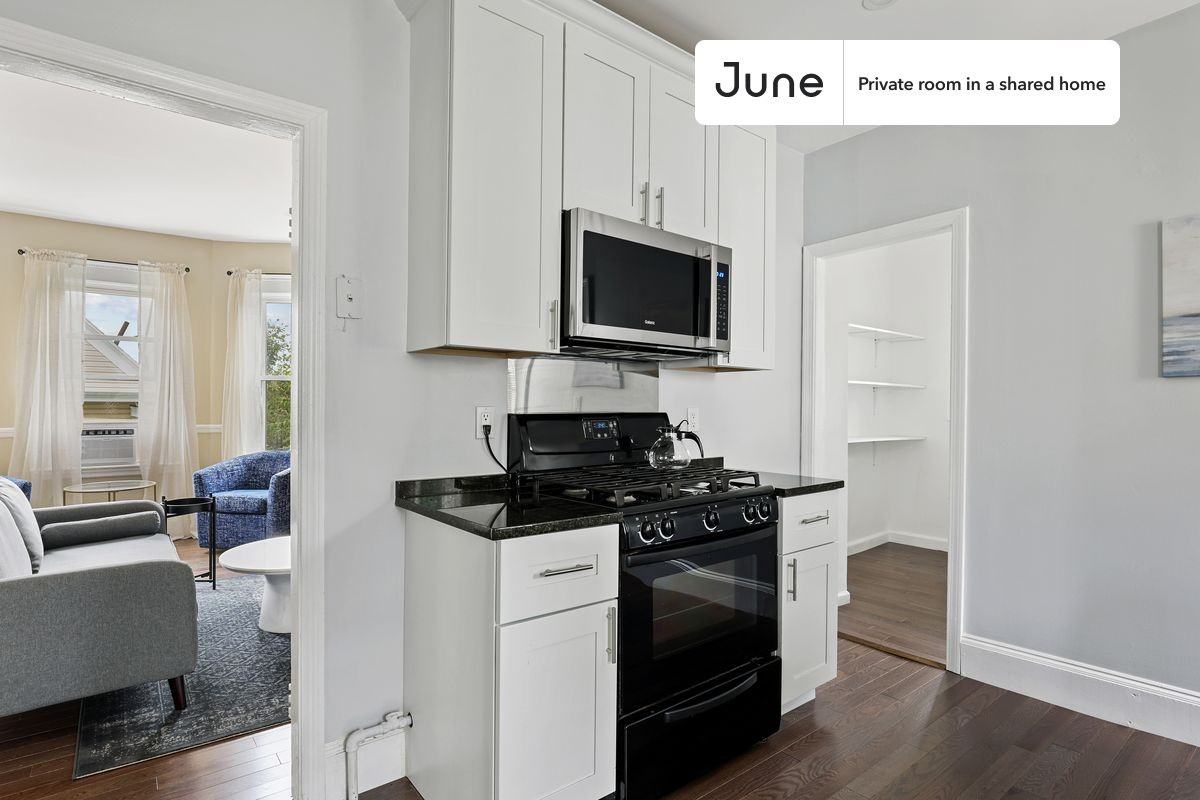 368 Park St #B - Photo 5 of 11